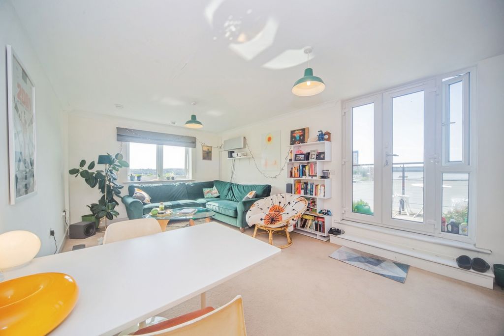 Property photo 3 of 18 Pbox-Img.Jpg