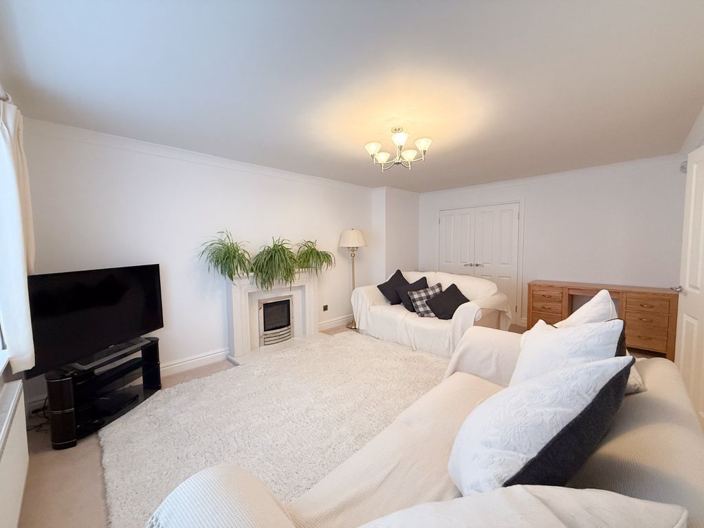 Property photo 2 of 18 Living Room