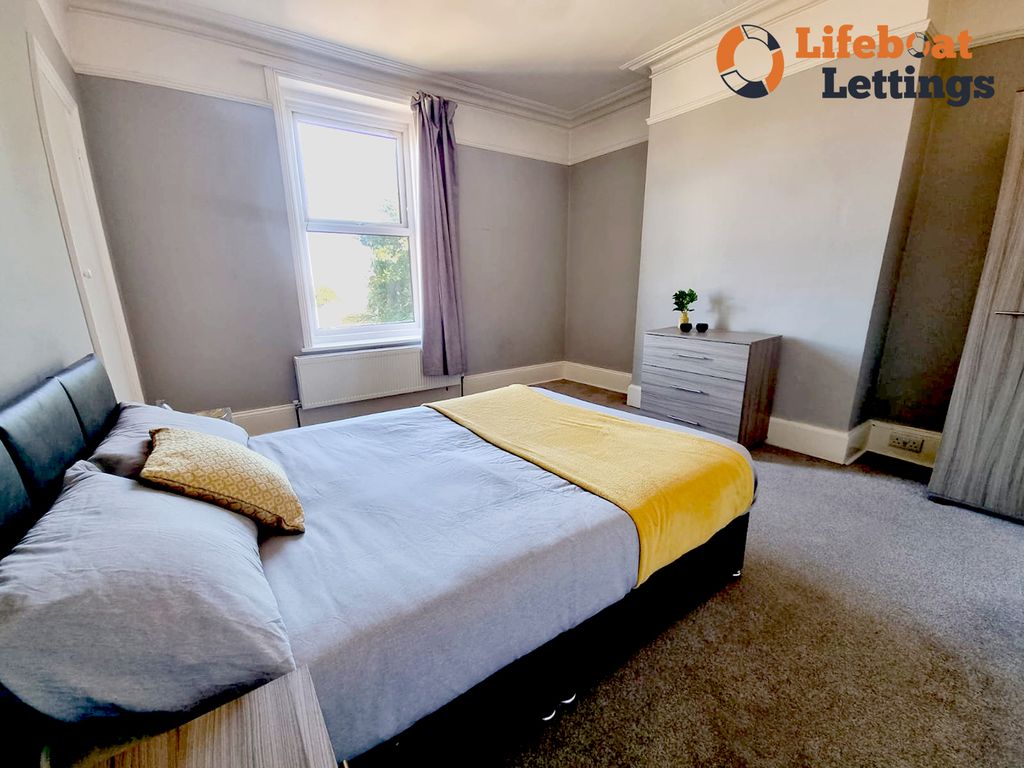 Property photo 2 of 8 Bedroom 3B