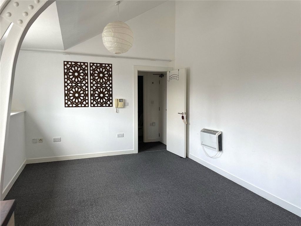 Property photo 2 of 9 Lounge