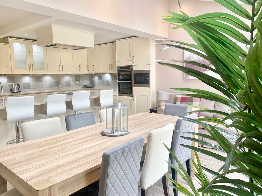 Property photo 3 of 20 Kitchen