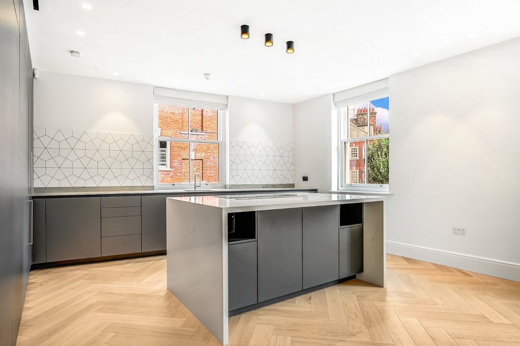 Property photo 2 of 14 Kitchen