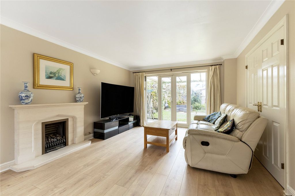 Property photo 3 of 17 Sitting Room