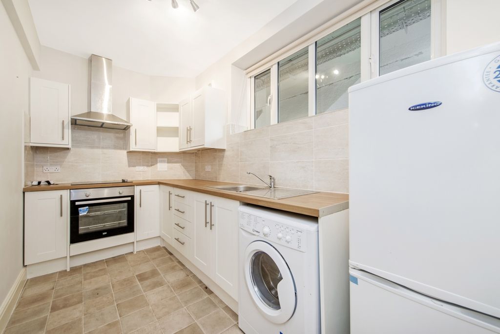 Property photo 3 of 6 Kitchen