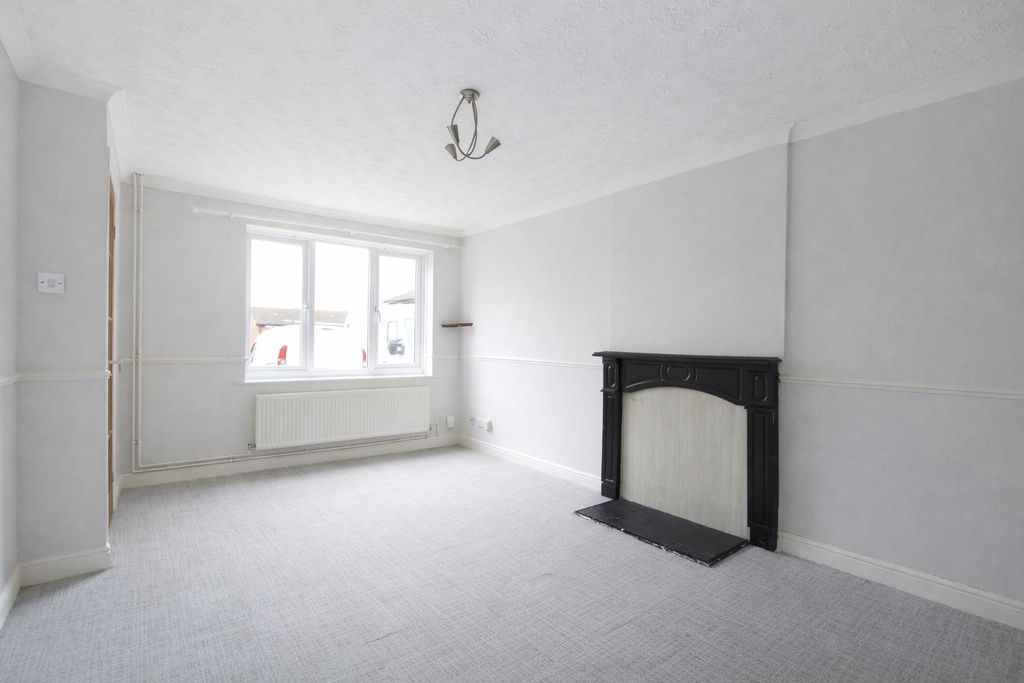 Property photo 2 of 9 Lounge