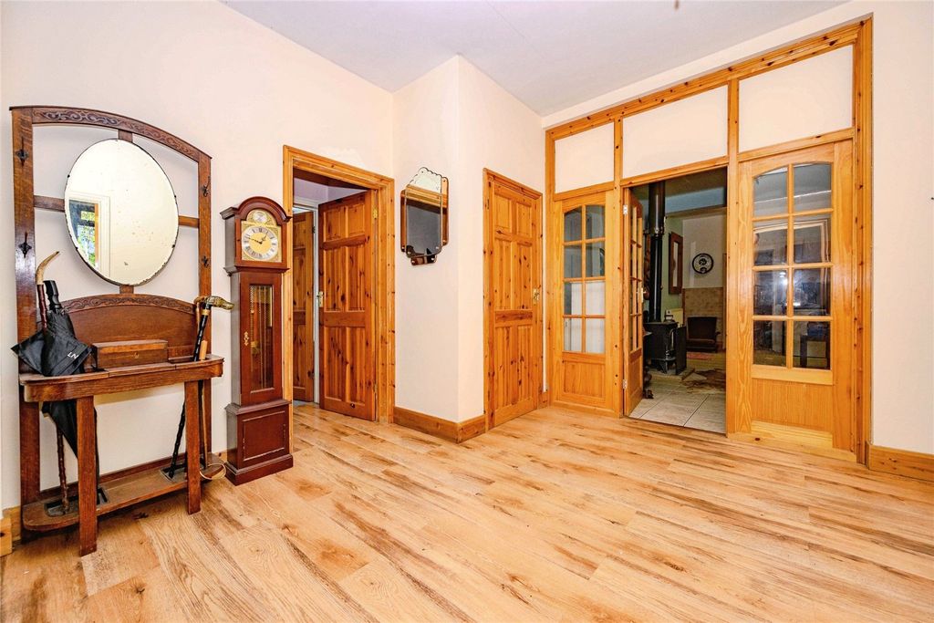 3 bed barn conversion for saleDunstable Road, Studham, Dunstable, Bedfordshire LU6 photo 5