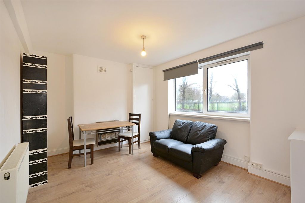 Property photo 2 of 6 Lounge