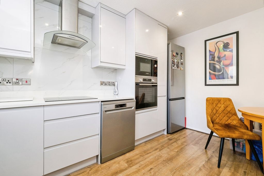 Property photo 3 of 17 Photo