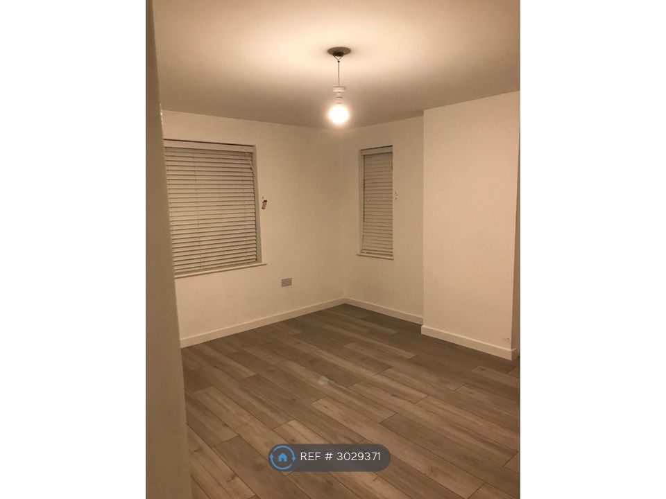 Property photo 3 of 16 Living Room