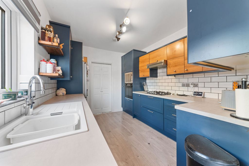 Property photo 3 of 23