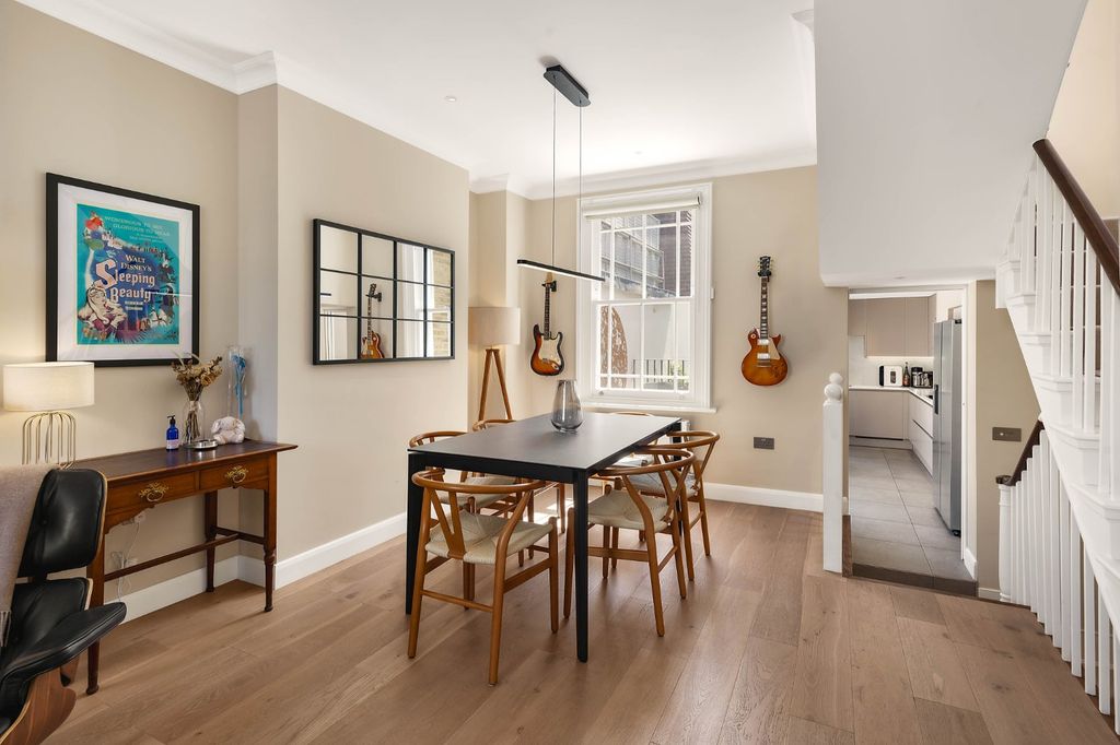 Property photo 3 of 11 Dining Area