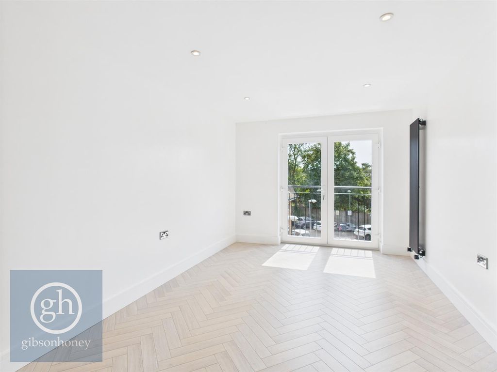Property photo 2 of 9 Cam05080G0-Pr0142-Still008.Jpg