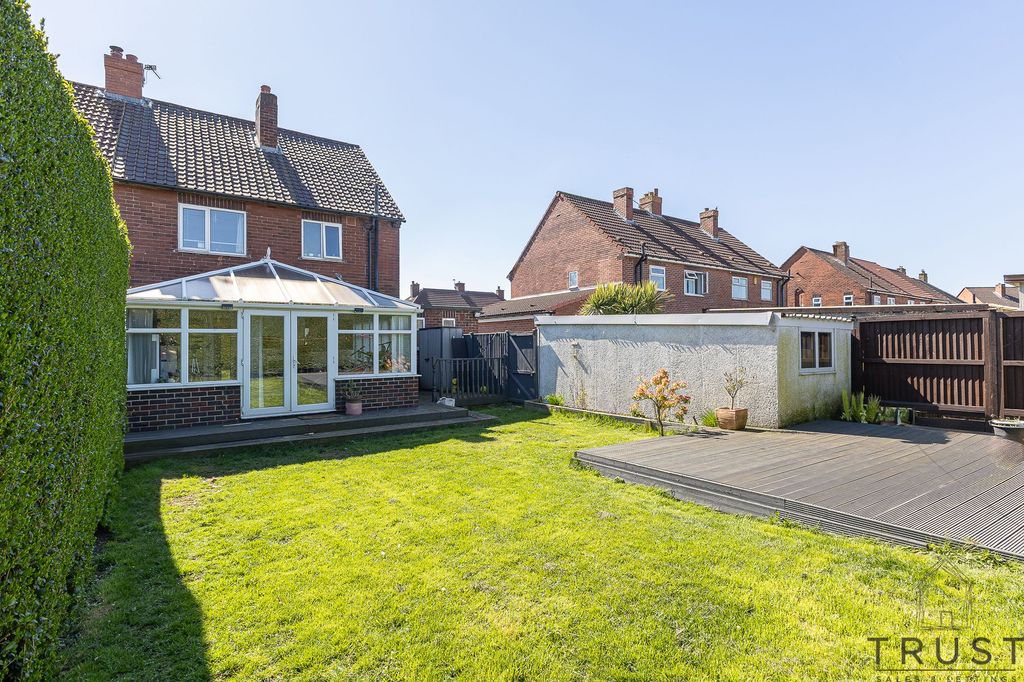 Property photo 2 of 32