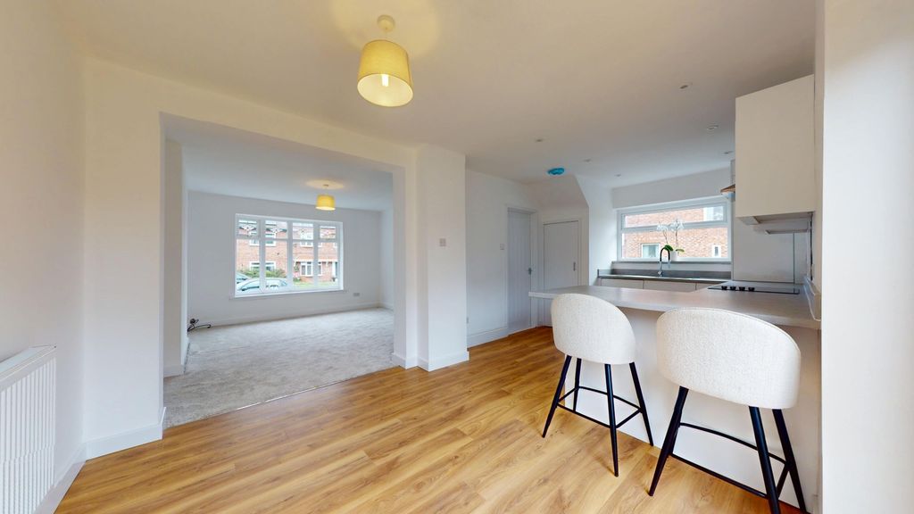Property photo 3 of 26 5180178