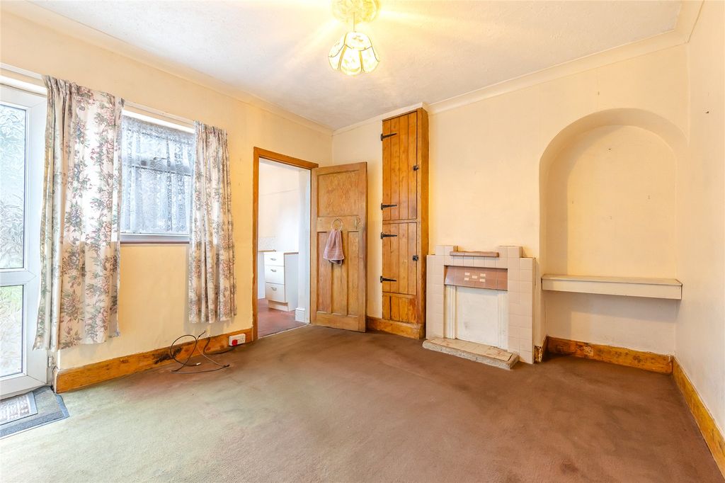 Property photo 2 of 37 Picture No. 12