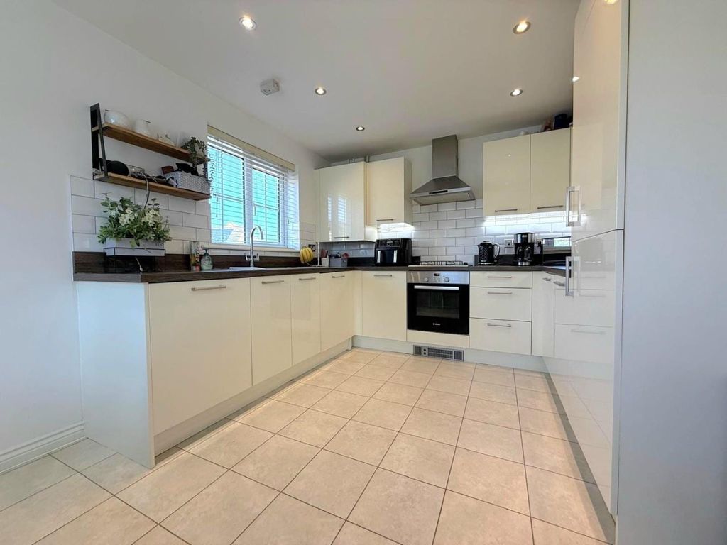 Property photo 3 of 16 13.Jpg
