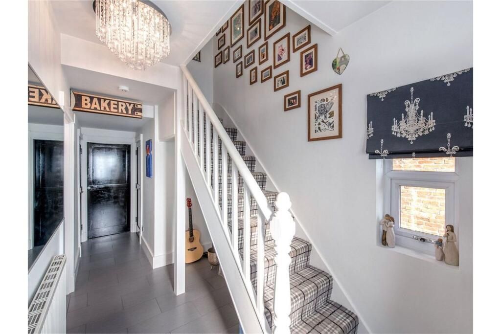 Property photo 2 of 34