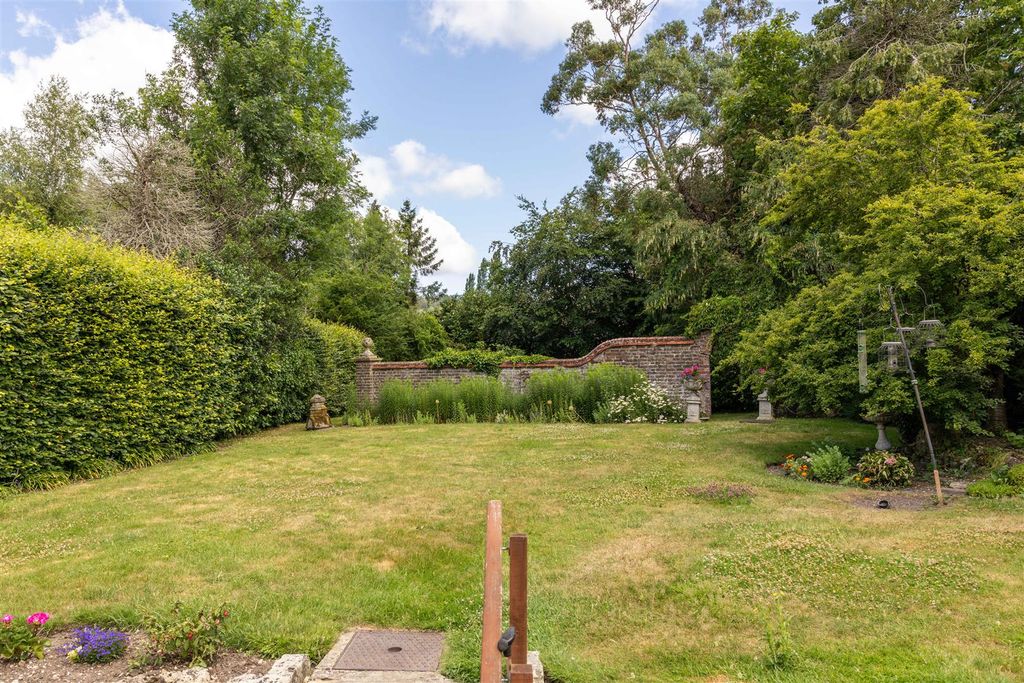 Property photo 2 of 30