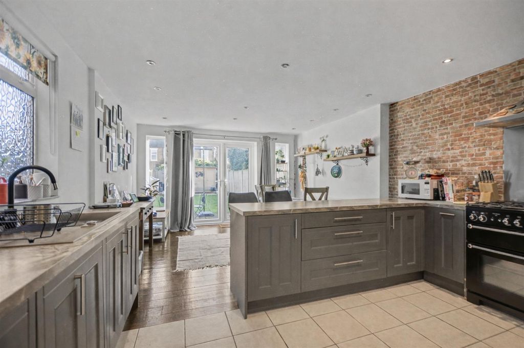 Property photo 2 of 21 Dining Kitchen