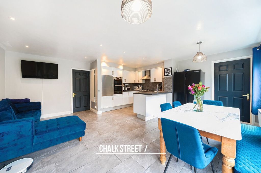 Property photo 2 of 24