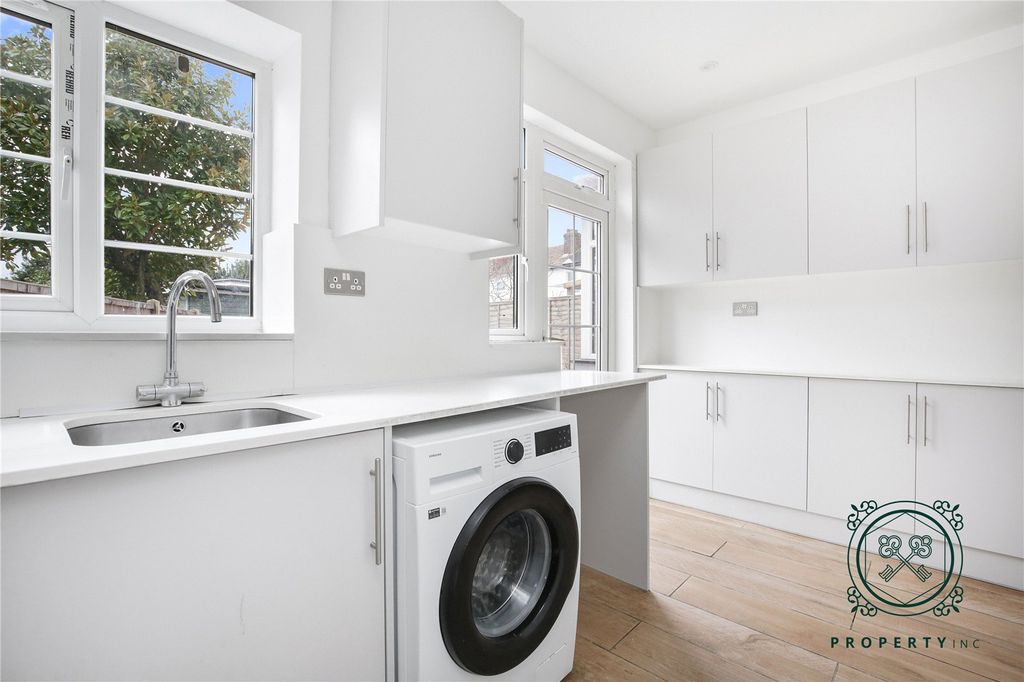 Property photo 3 of 16 Kitchen