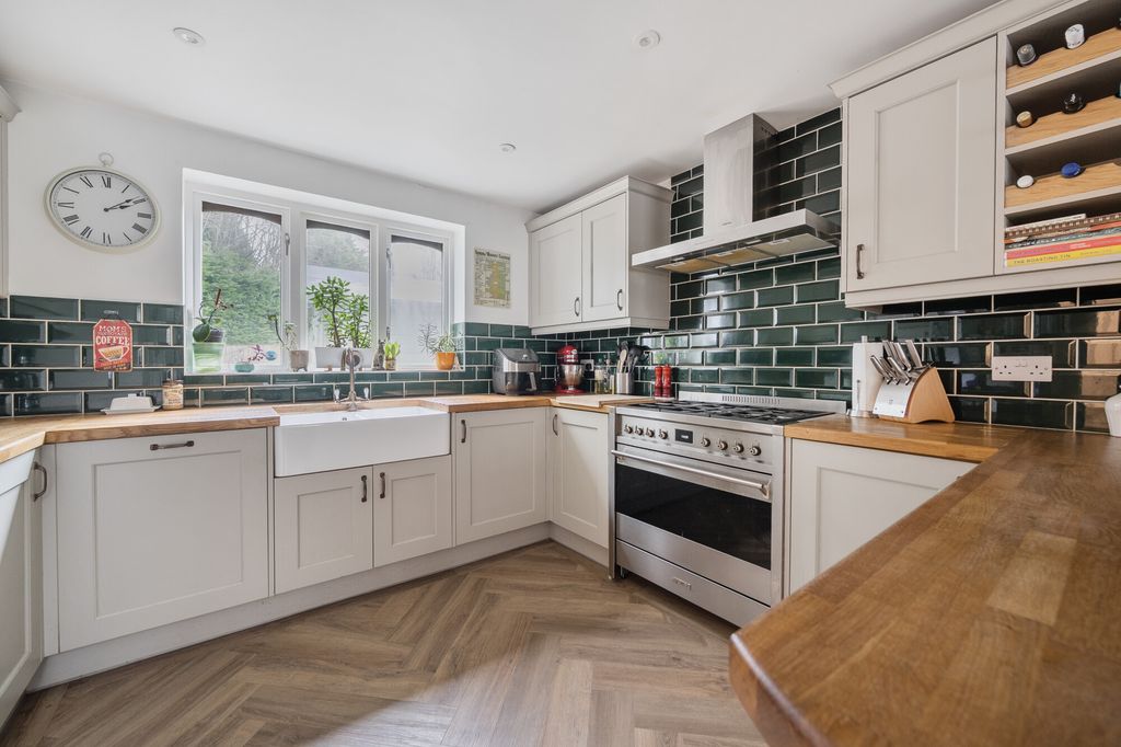 Property photo 3 of 16 Kitchen