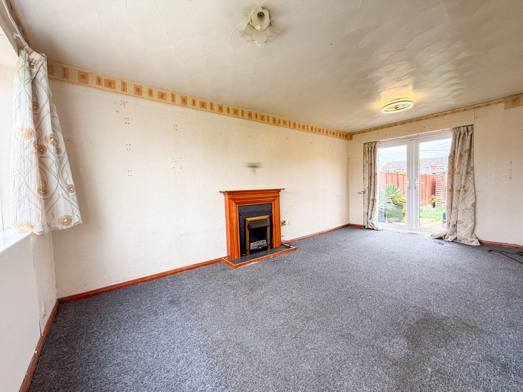 Property photo 2 of 11 Living Room