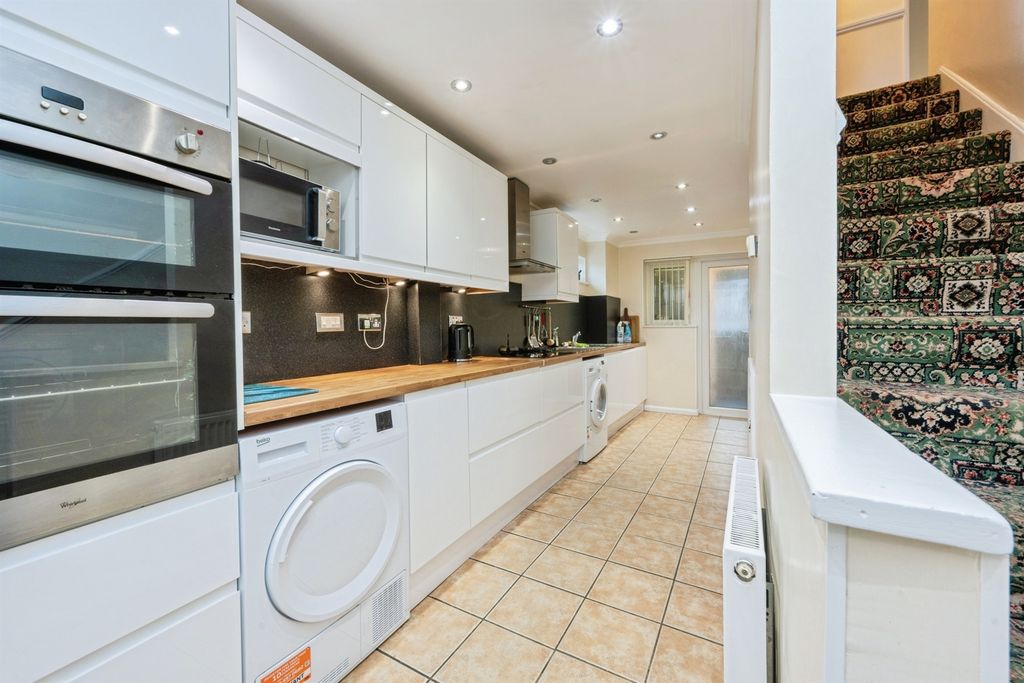 Property photo 3 of 14