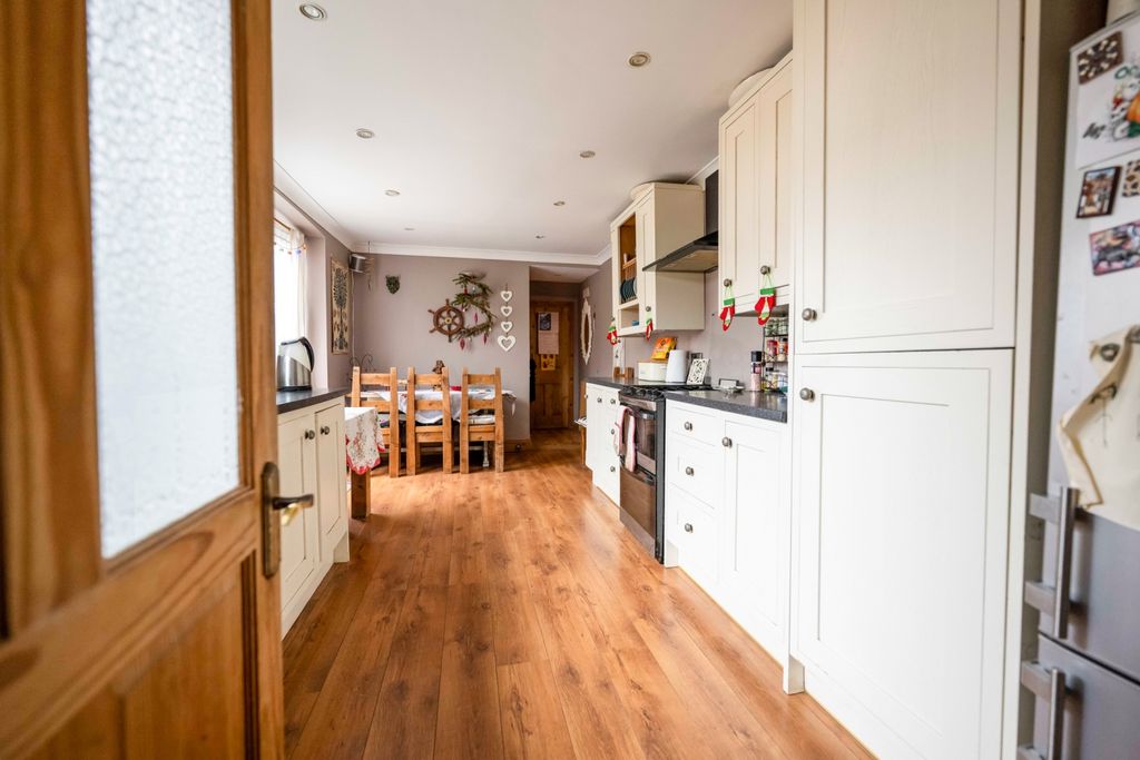 Property photo 3 of 16 Upleatham Street Saltburn Ewemove-13