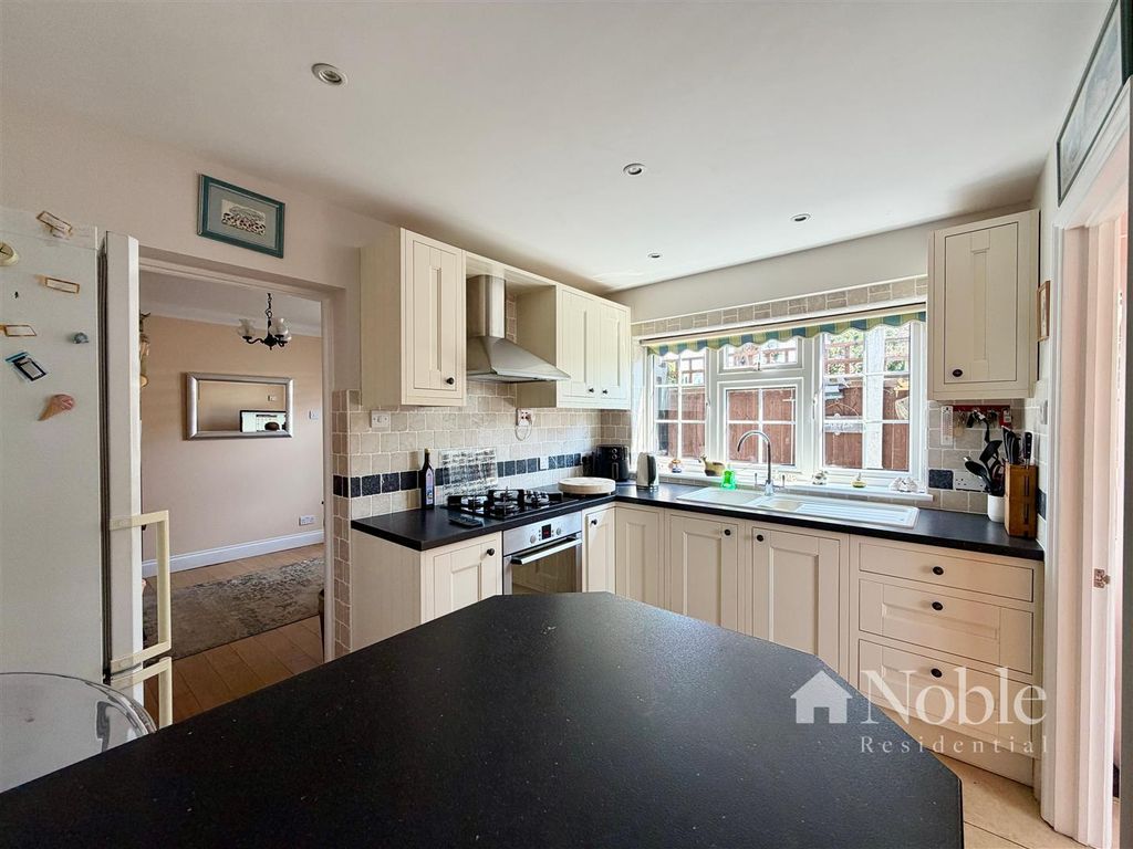 Property photo 3 of 14 Kitchen/Breakfast Room