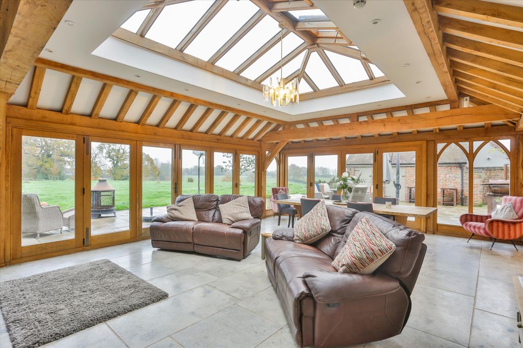 Property photo 2 of 33 Image