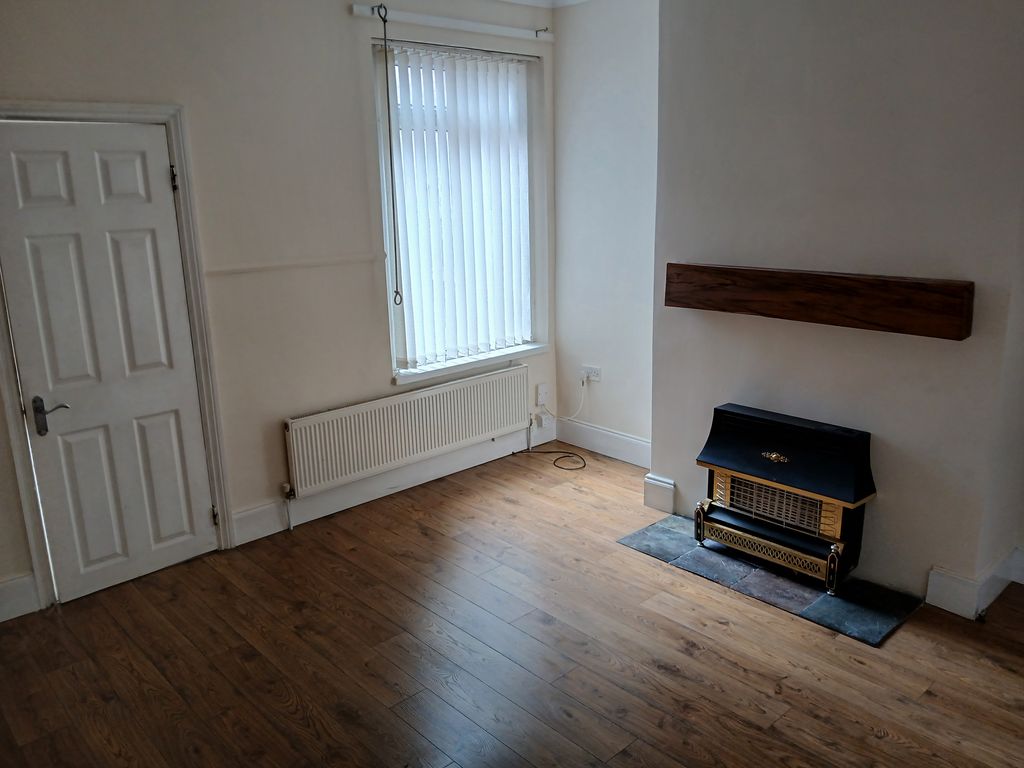 Property photo 3 of 10 Dining Room