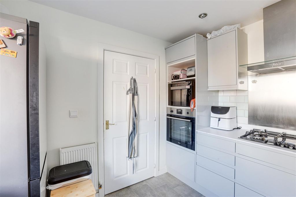 Property photo 3 of 16 4826.Jpg