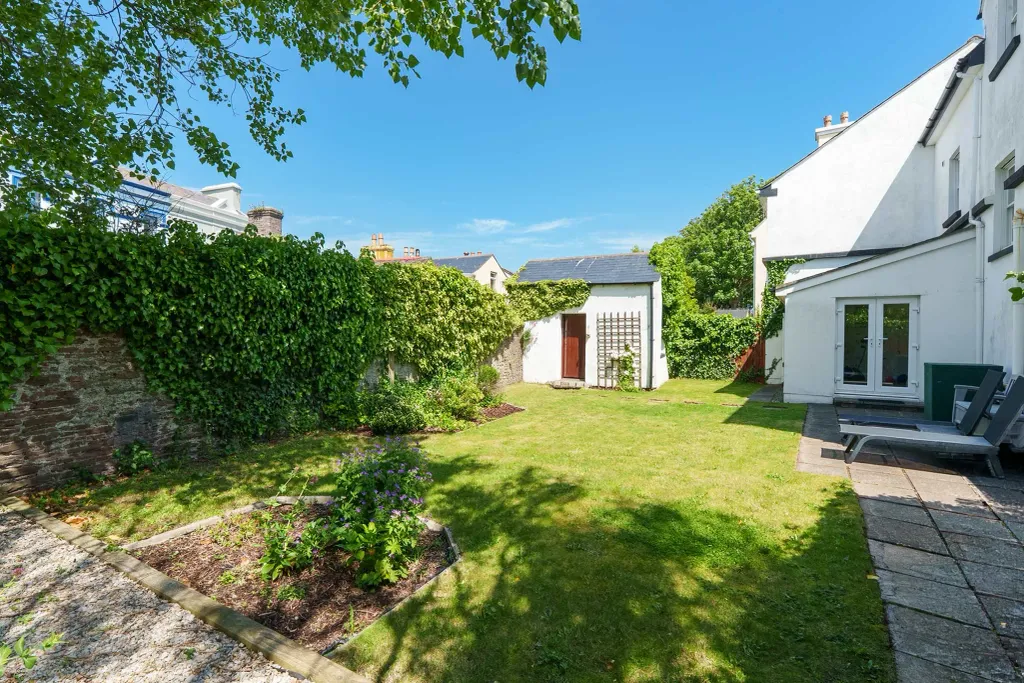 Property photo 2 of 27
