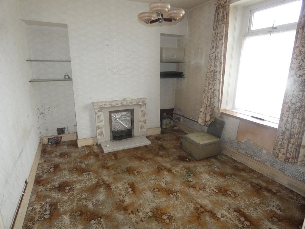 Property photo 2 of 7 Front Lounge