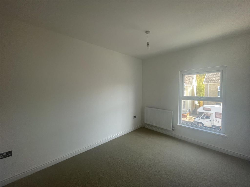 Additional image 8 of 4 bed end terrace house to rentTalbot Road, Ammanford SA18