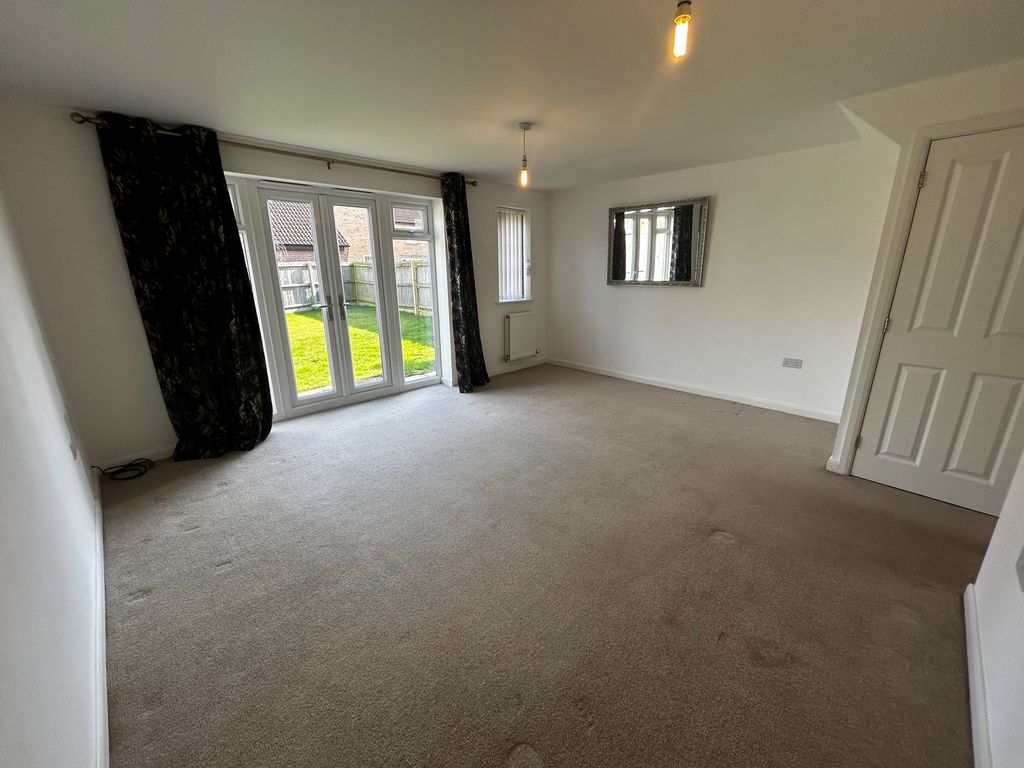 Property photo 3 of 11 Living Room