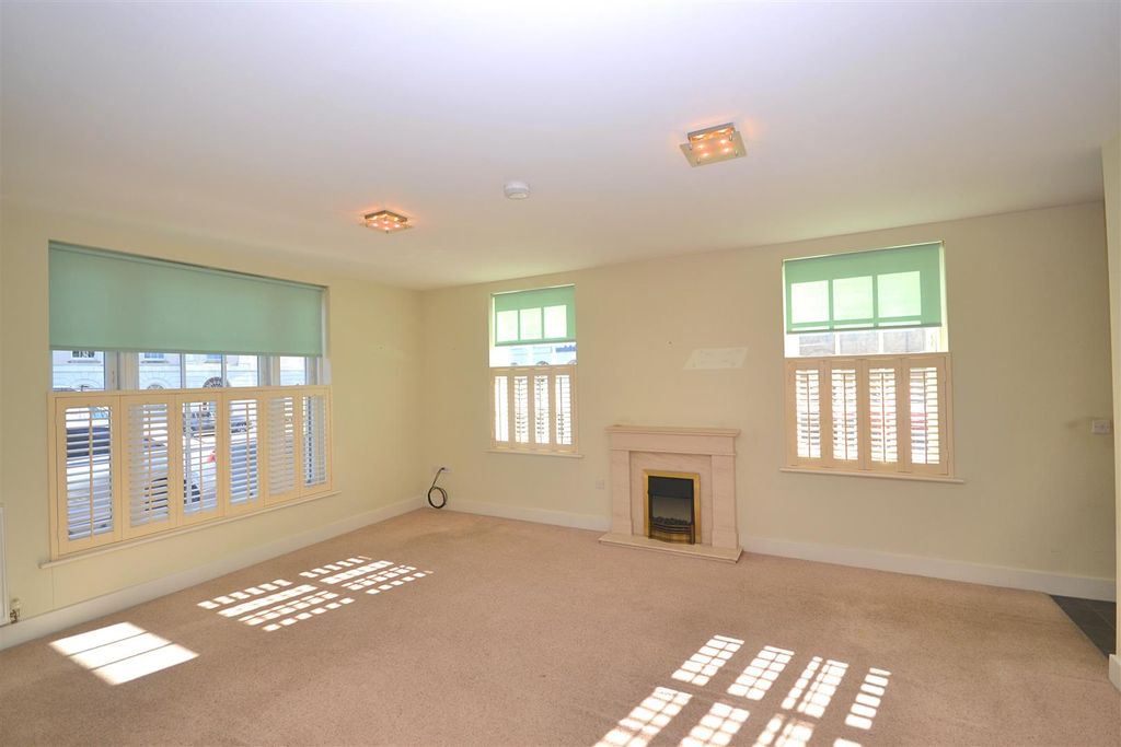 Property photo 3 of 9 5 (95).Png