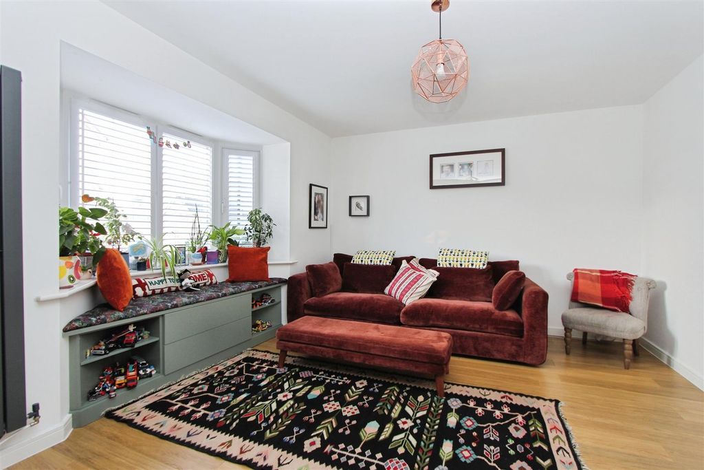 Property photo 2 of 22 Sitting Room