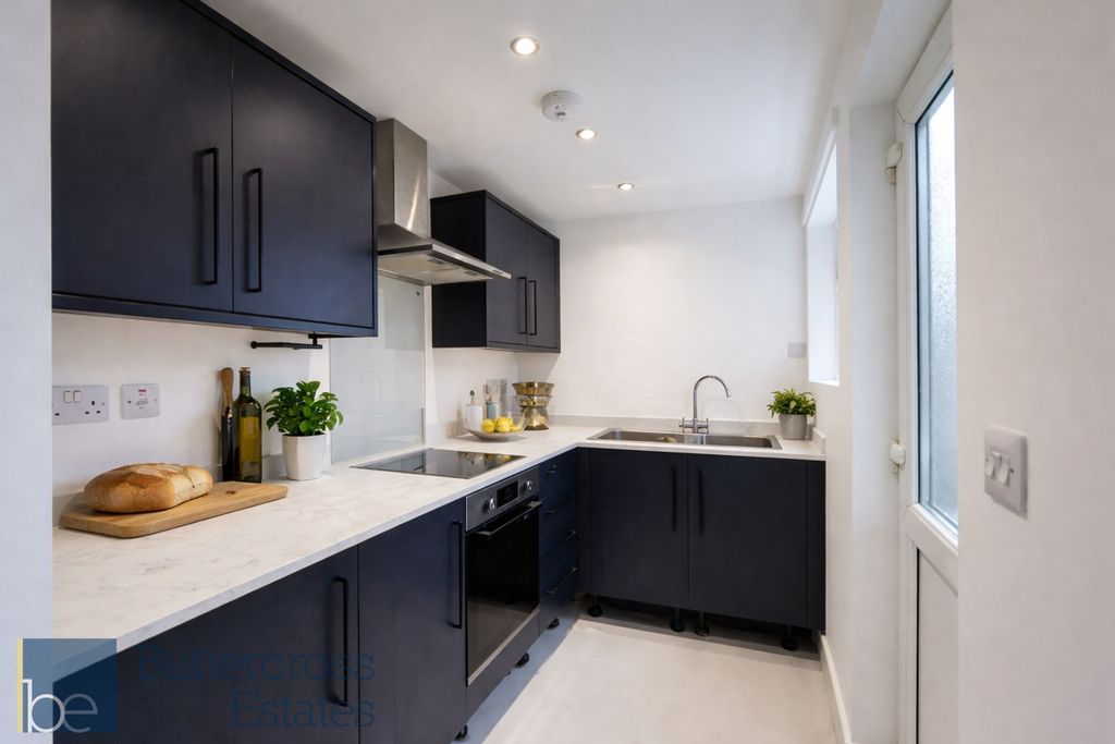 Property photo 1 of 9 Kitchen