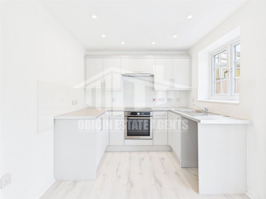 Property photo 3 of 16 Picture No. 25