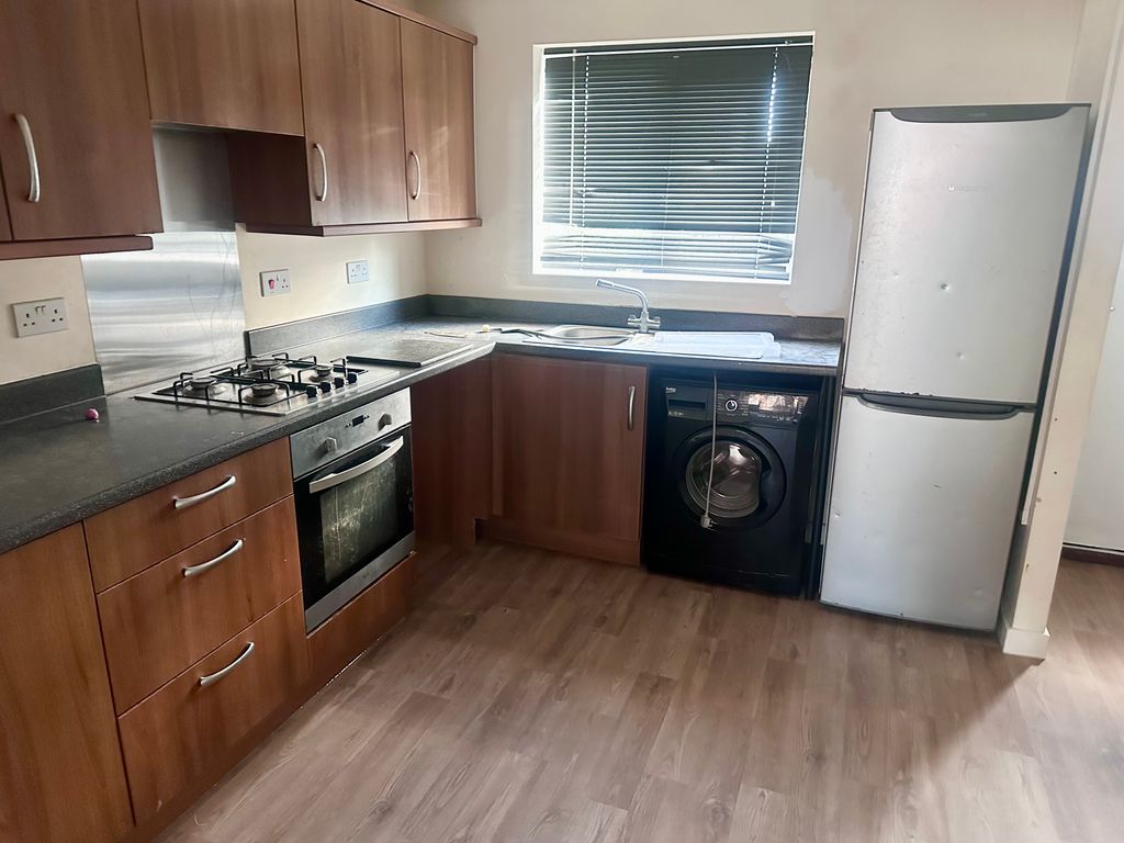 Property photo 3 of 7 Kitchen 2