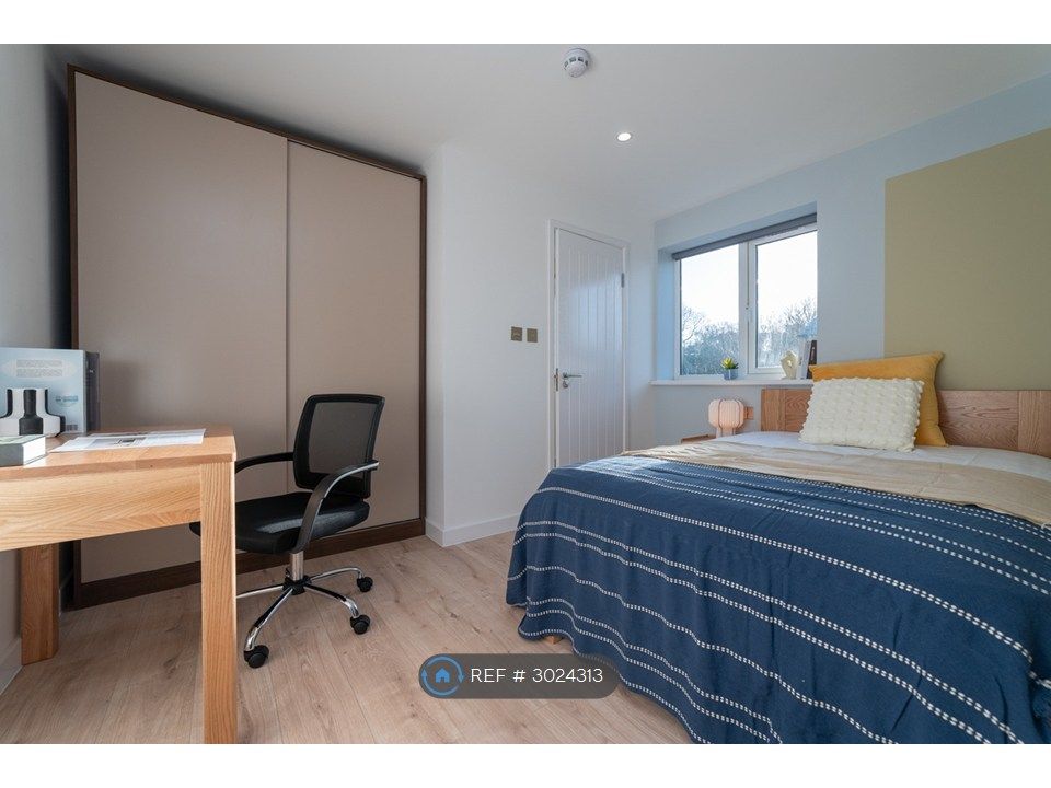 Property photo 1 of 9 Room 3 Flat 2 (Ensuite)