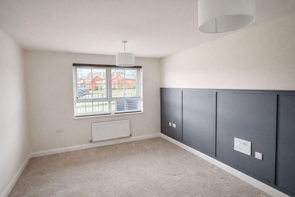 Property photo 2 of 12 Lounge