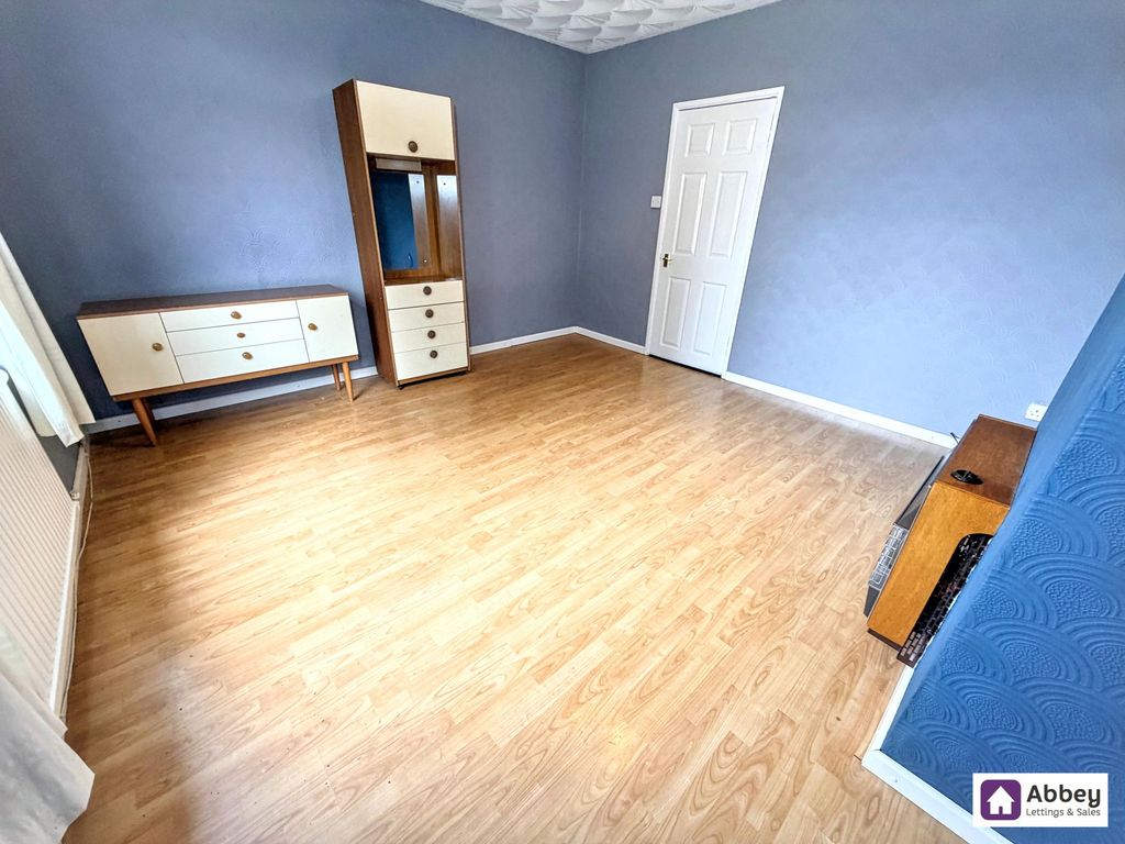 Property photo 3 of 12 Lounge