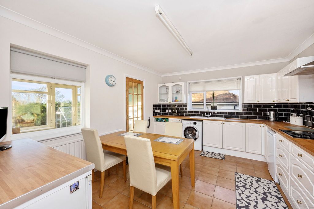 Property photo 3 of 25