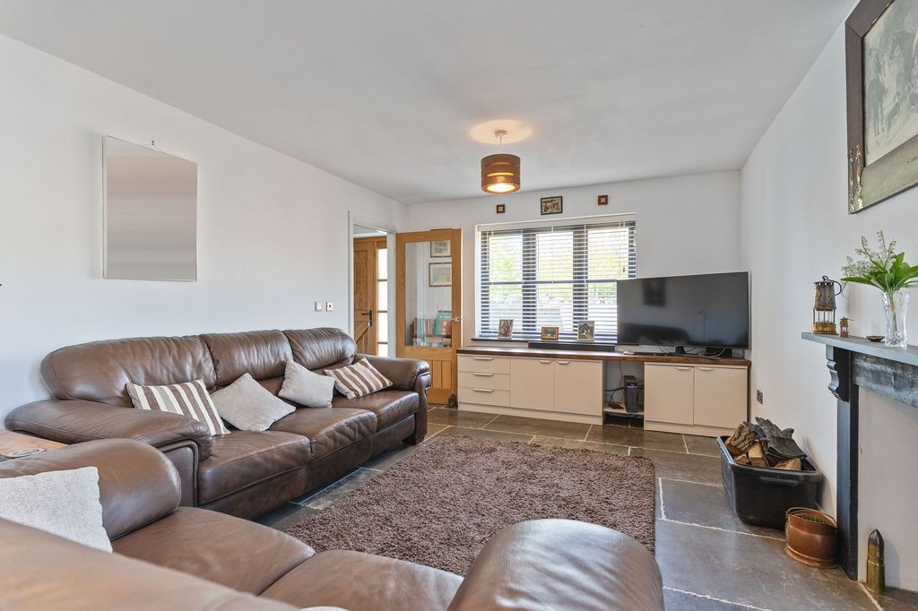 Property photo 3 of 37