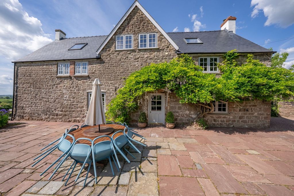 Property photo 2 of 28 P042763_02.Jpg