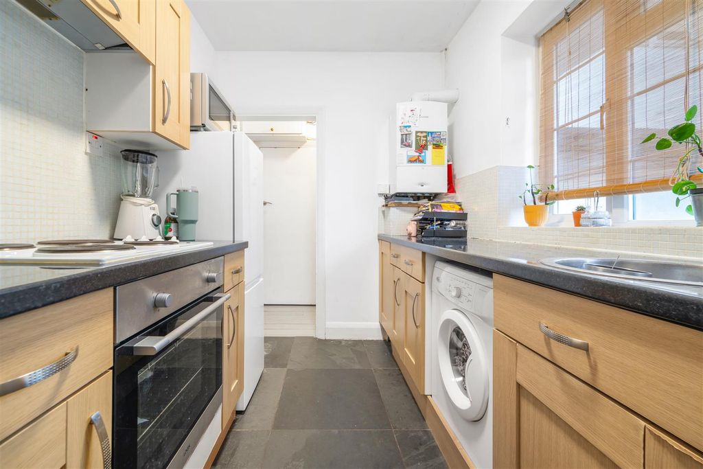 Property photo 3 of 11 Clevedon Court-9.Jpg