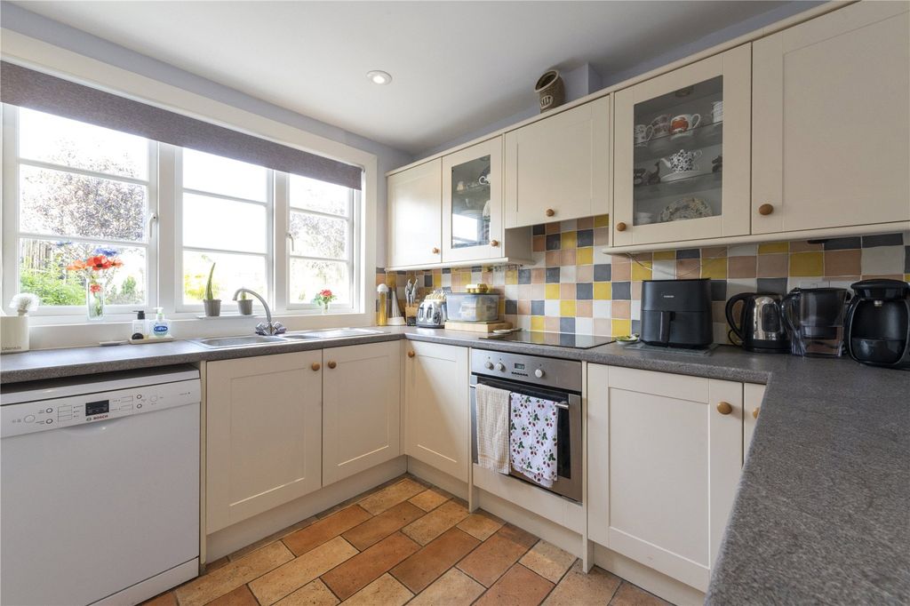 Property photo 3 of 16 Picture No. 12